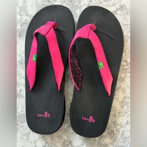 Sanuk Black and Hot Pink Sandals size 8